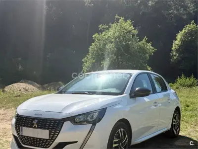 Usado Peugeot 208 Active 100 CV (73 kW) 2023 Blanco Utilitario