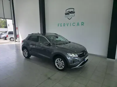 Usado VW T-Roc Advance 115 CV (84 kW) 2022 Gris / plata SUV