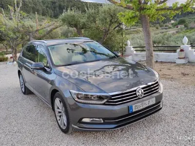 Usado VW Passat Sportline 190 CV (139 kW) 2016 Gris / plata Familiar