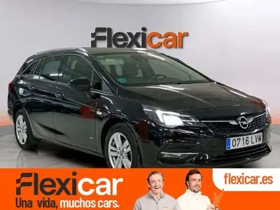 Usado Opel Astra Ultimate 145 CV (106 kW) 2021 Negro Familiar