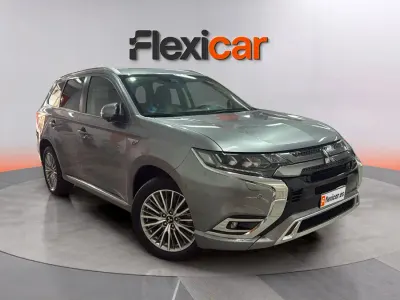 Usado Mitsubishi Outlander P-HEV 224 CV (164 kW) 2020 Gris