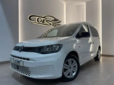 Usado VW Caddy California 102 CV (75 kW) 2023 Blanco Monovolumen