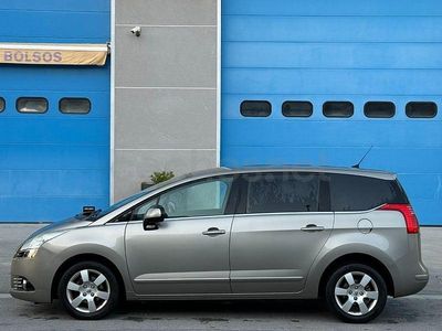 Usado Peugeot 5008 Premium 120 CV (88 kW) 2010 Beige Monovolumen