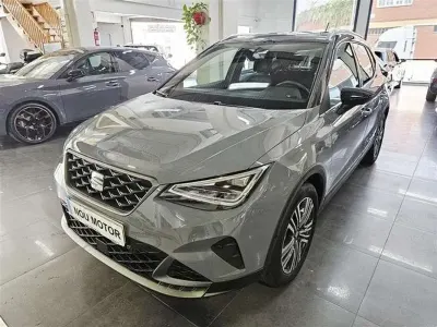 Usado Seat Arona FR 116 CV (85 kW) 2025 Gris SUV