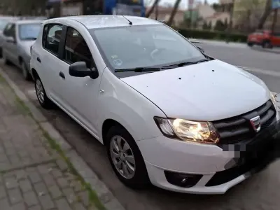Usado Dacia Sandero Lauréate 73 CV (53 kW) 2016 Blanco Berlina