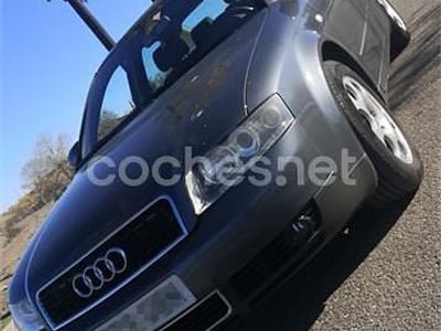 Usado Audi A4 130 CV (95 kW) 2004 Gris / plata Berlina