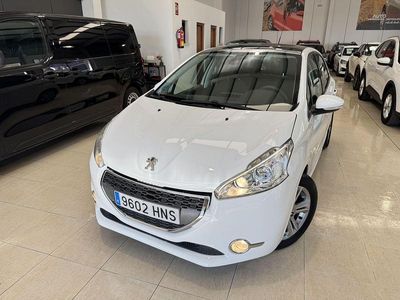 Blanco Usado 2013 Peugeot 208 Allure Utilitario | 7499 € (Precio justo)