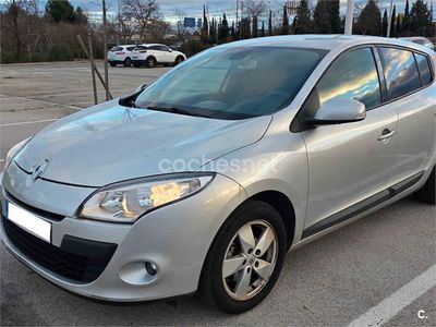 Usado Renault Mégane Dynamique 110 CV (80 kW) 2010 Gris / plata Berlina
