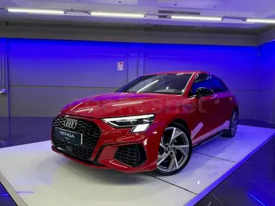 Käytetty Audi A3 Ambiente 150 HP (110 kW) 2021 Punainen Sedan