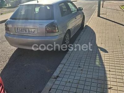 Usado Audi A3 Ambiente 100 CV (73 kW) 2002 Amarillo Berlina