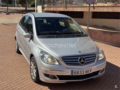Usado Mercedes B180 109 CV (80 kW) 2007 Gris / plata Monovolumen