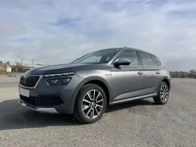 Usado Skoda Kamiq 110 CV (80 kW) 2022 Gris SUV