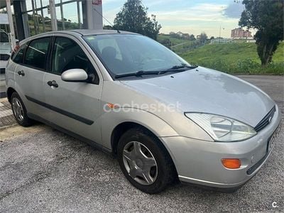 Usado Ford Focus Ambiente 90 CV (66 kW) 2000 Gris / plata Berlina