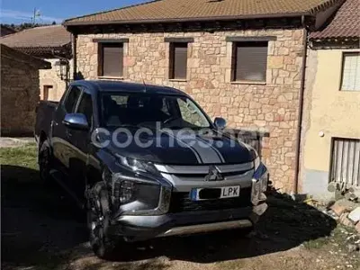 Usado Mitsubishi L200 150 CV (110 kW) 2021 Gris / plata Pickup/Camioneta