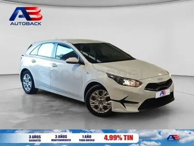 Usado Kia Ceed 136 CV (100 kW) 2023 Blanco Utilitario