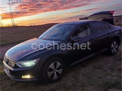 Usado VW Passat 120 CV (88 kW) 2016 Negro Berlina