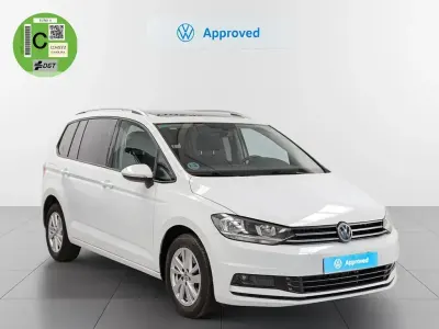 Usado VW Touran Advance 150 CV (110 kW) 2022 Blanco Monovolumen