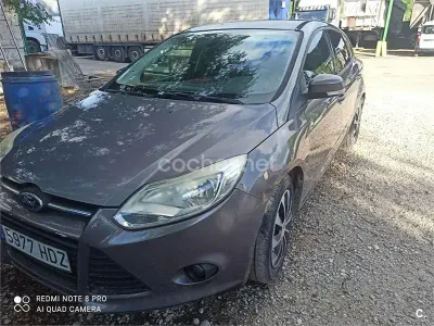Używany Ford Focus 95 KM (69 kW) 2011 Czerwony Sedan/Limuzyna