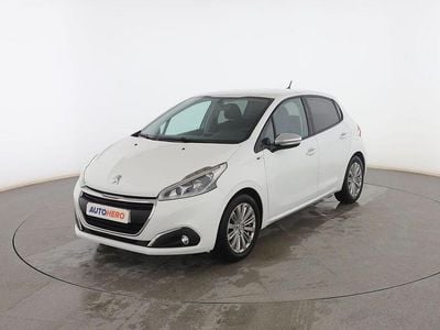 Usado Peugeot 208 Style 82 CV (60 kW) 2016 Blanco Utilitario