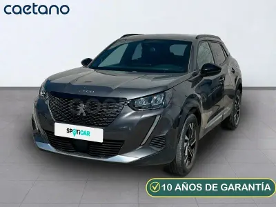 Usado Peugeot 2008 Allure 100 CV (73 kW) 2022 Gris / plata SUV
