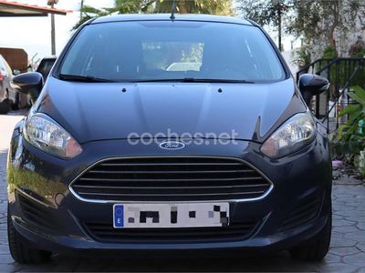 Usado Ford Fiesta 95 CV (69 kW) 2014 Gris / plata Utilitario