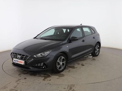 Usado Hyundai i30 120 CV (88 kW) 2022 Gris Berlina