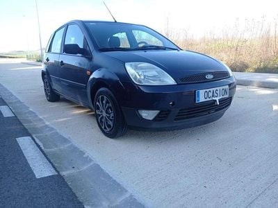 Usado Ford Fiesta Trend 80 CV (58 kW) 2004 Azul Utilitario
