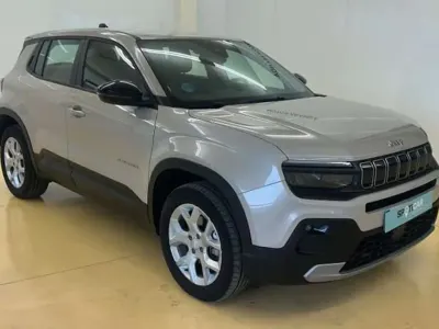 Usado Jeep Avenger Altitude 110 CV (80 kW) 2025 Gris SUV