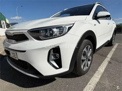Usado Kia Stonic 100 CV (73 kW) 2022 Blanco SUV