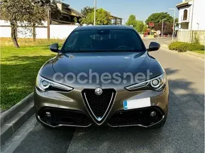 Usado Alfa Romeo Stelvio Executive 210 CV (154 kW) 2018 Gris / plata SUV