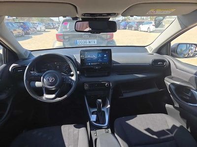 Usado Toyota Yaris Hybrid Active 116 CV (85 kW) 2025 Gris
