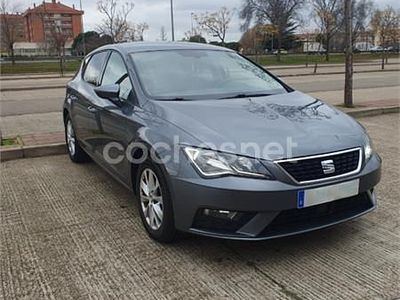 Usado Seat Leon Style 125 CV (91 kW) 2017 Gris / plata Berlina