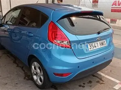Usado Ford Fiesta Trend 82 CV (60 kW) 2012 Azul Berlina