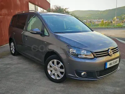 Usado VW Touran Edition 105 CV (77 kW) 2014 Gris / plata Monovolumen