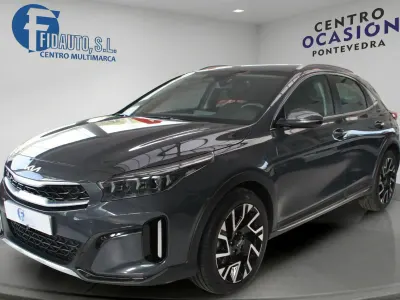 Usado Kia XCeed 100 CV (73 kW) 2024 Gris SUV