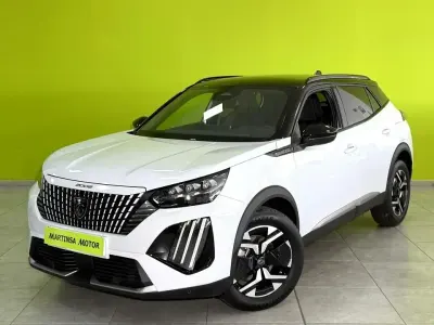 Usado Peugeot 2008 GT-line 145 CV (106 kW) 2025 Blanco SUV
