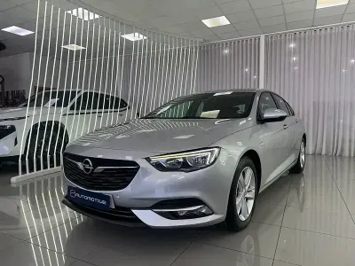 Usado Opel Insignia Business 136 CV (100 kW) 2019 Gris / plata Berlina