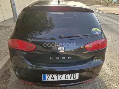 Usado Seat Leon Ecomotive 105 CV (77 kW) 2010 Negro Utilitario