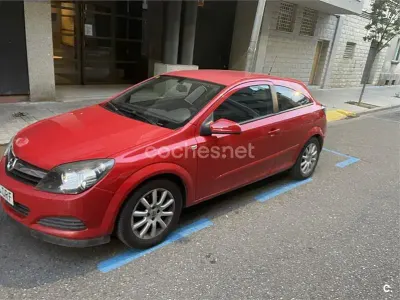 Usado Opel Astra GTC Enjoy 105 CV (77 kW) 2005 Rojo Berlina