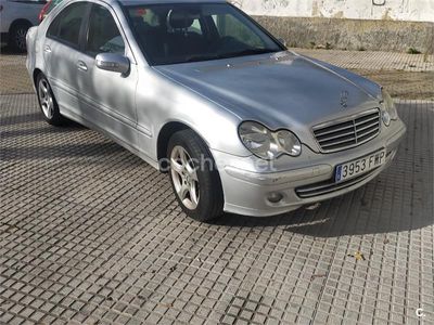 Usado Mercedes C220 Elegance 150 CV (110 kW) 2006 Gris / plata Berlina