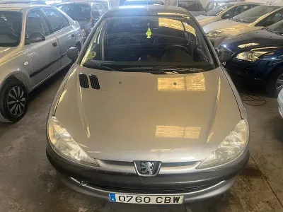 Usado Peugeot 206 75 CV (55 kW) 2003 Gris / plata Berlina