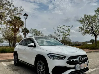 Usado Mercedes GLA200 150 CV (110 kW) 2021 Blanco SUV