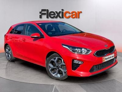 Begagnad Kia Ceed 120 HK (88 kW) 2019 Röd Halvkombi