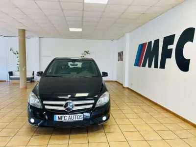 Usado Mercedes B180 109 CV (80 kW) 2013 Negro Utilitario