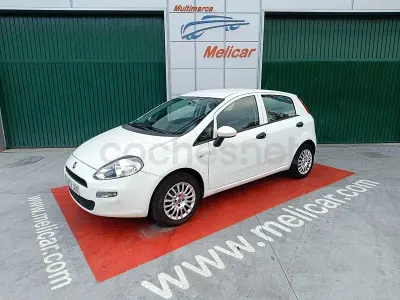 Usado Fiat Punto Pop 75 CV (55 kW) 2015 Blanco Utilitario