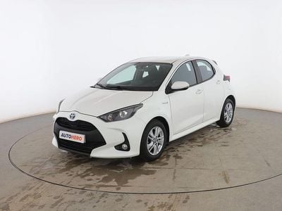 Usado Toyota Yaris Hybrid Active 120 CV (88 kW) 2021 Blanco Berlina