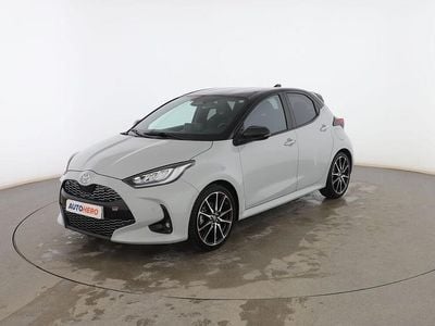 Usado Toyota Yaris Hybrid Sport 131 CV (96 kW) 2024 Gris Berlina