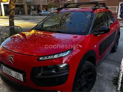 Usado Citroën C4 Feel 100 CV (73 kW) 2017 Rojo Berlina