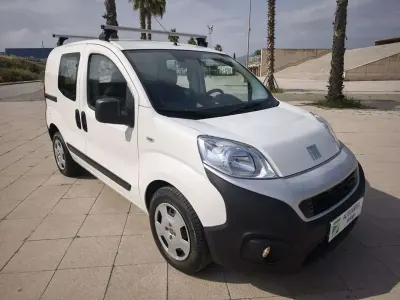 Używany Fiat Fiorino 94 KM (69 kW) 2023 Biały Minivan