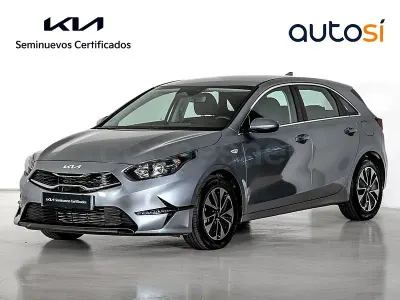 Usado Kia Ceed 100 CV (73 kW) 2025 Gris / plata Utilitario